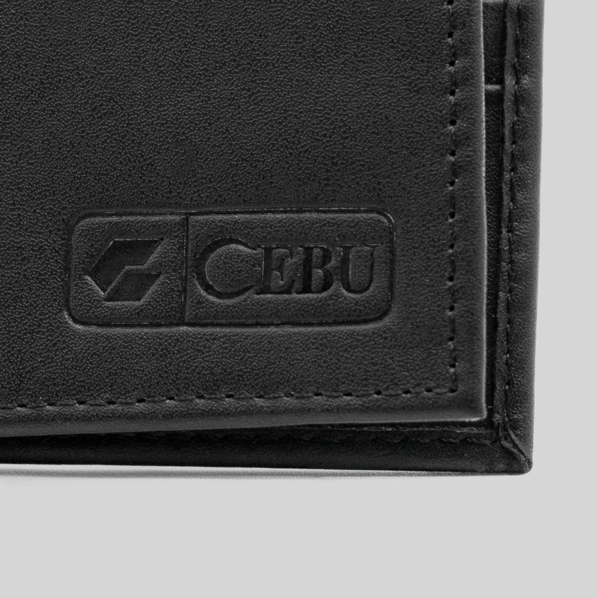 Cartera de Piel Negra Clásica